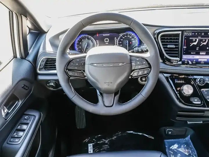 Chrysler Pacifica 2027 photo 4