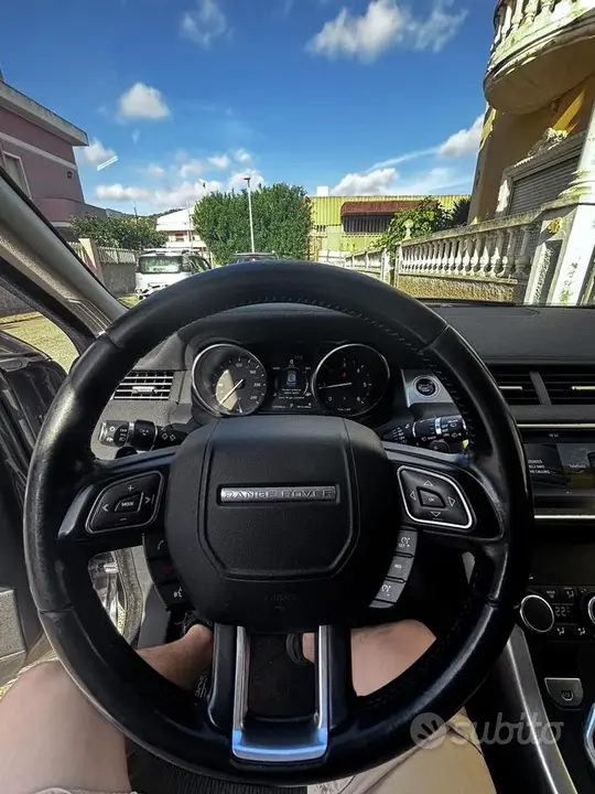 Land Rover Evoque 2016 photo 2