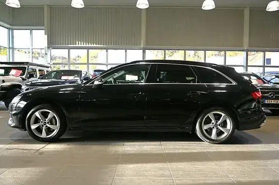 Audi A4 2022 photo 2