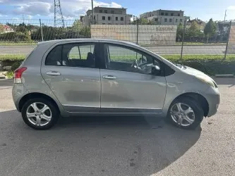 Toyota Yaris 2010 photo 2