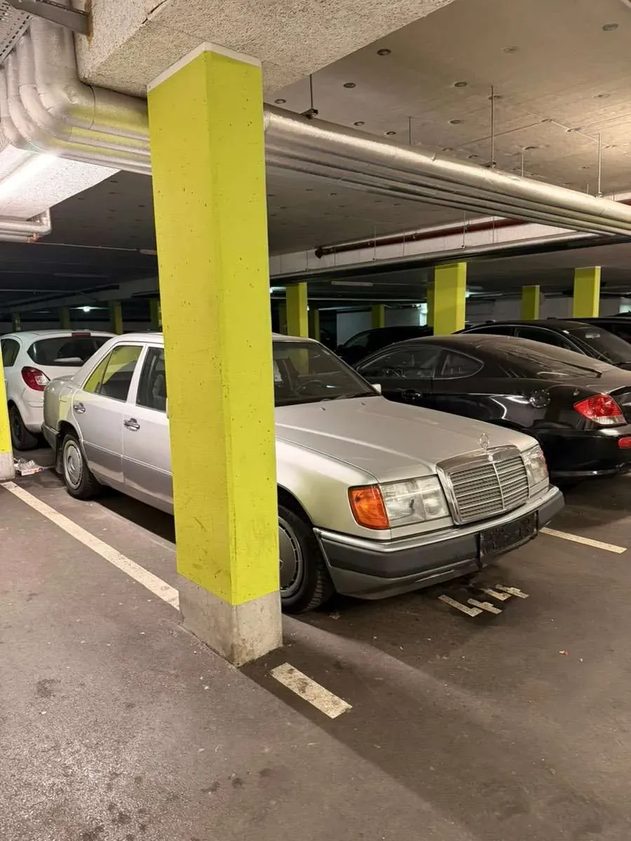 Mercedes-Benz E-Class 1987 photo 2