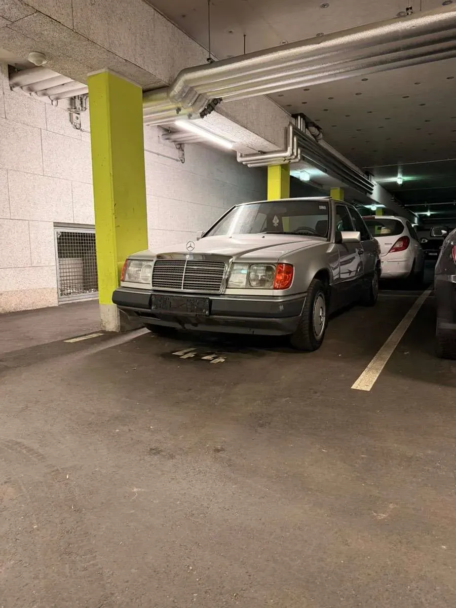 Mercedes-Benz E-Class 1987 photo 3