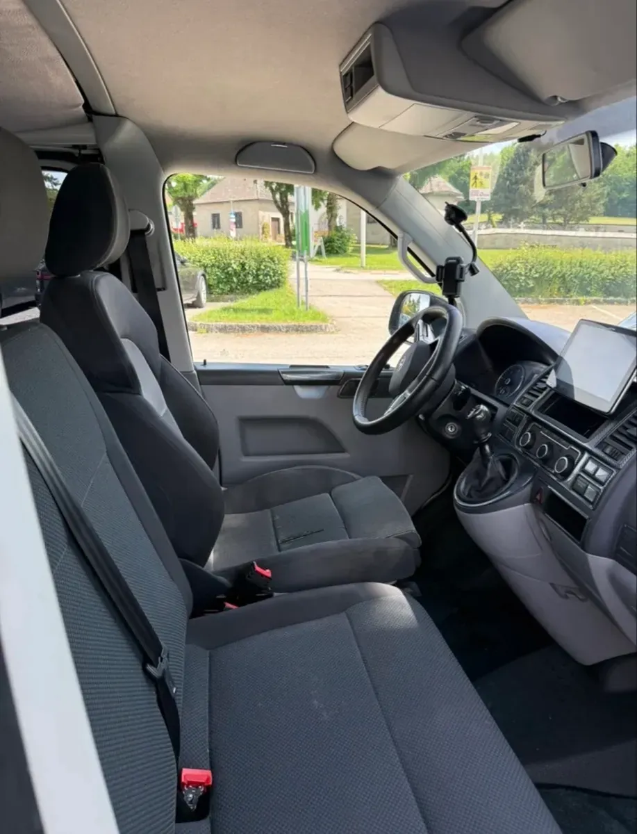 Volkswagen Multivan 2012 photo 3