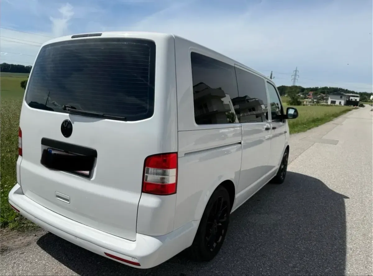 Volkswagen Multivan 2012 photo 2
