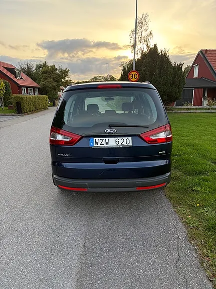 Ford Galaxy 2011 photo 3
