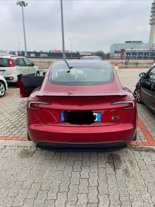 Tesla Model 3 2025 photo 2