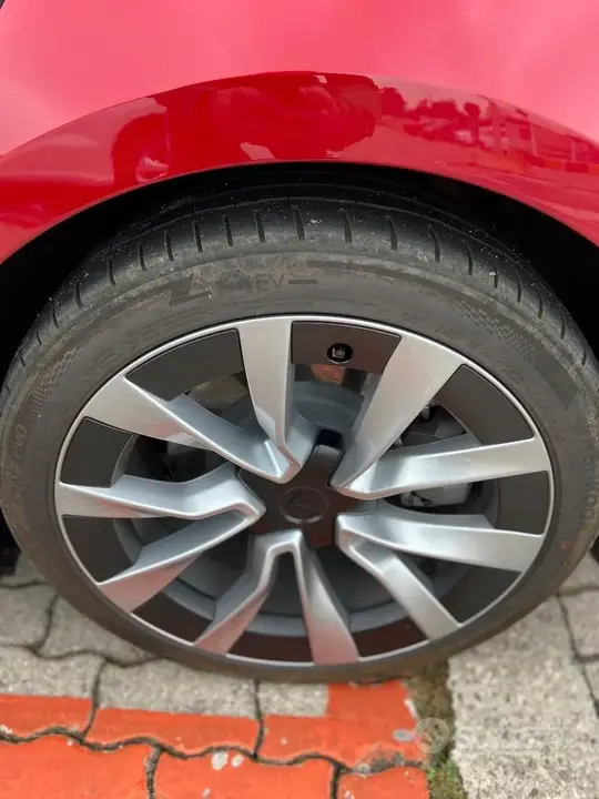 Tesla Model 3 2025 photo 3