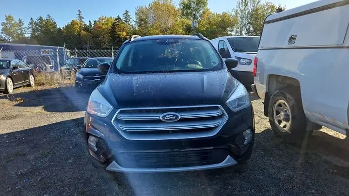 Ford Escape 2018 photo 2