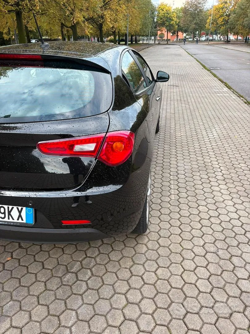 Alfa Romeo Giulietta 2015 photo 2