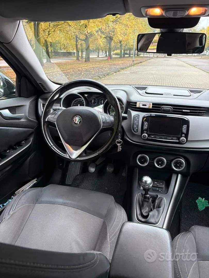Alfa Romeo Giulietta 2015 photo 5
