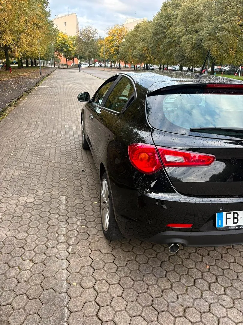 Alfa Romeo Giulietta 2015 photo 4