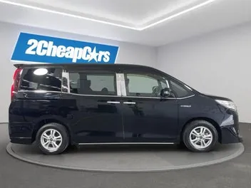 Toyota Esquire 2014 photo 5