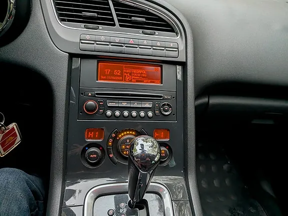 Peugeot 5008 2010 photo 5