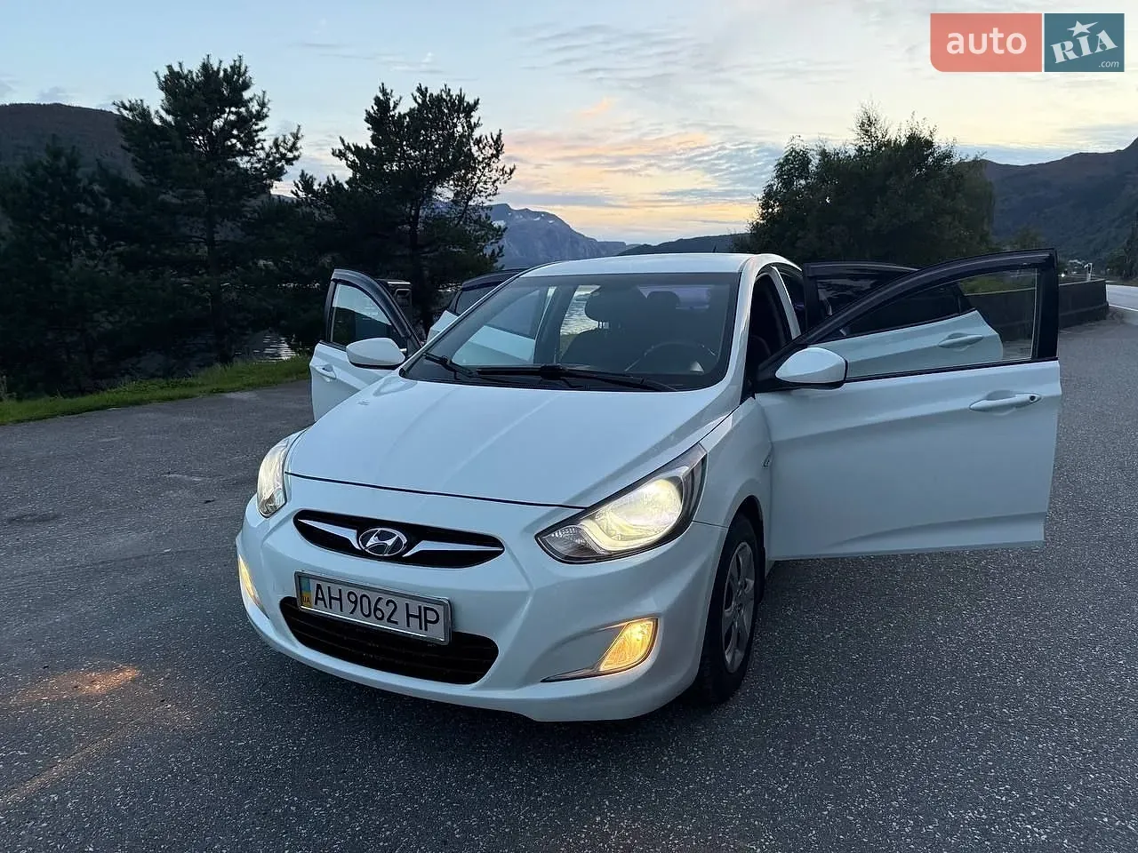 Hyundai Accent 2012 photo 3