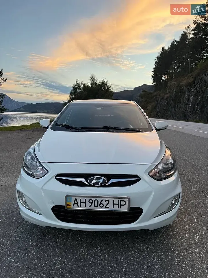 Hyundai Accent 2012 photo 2
