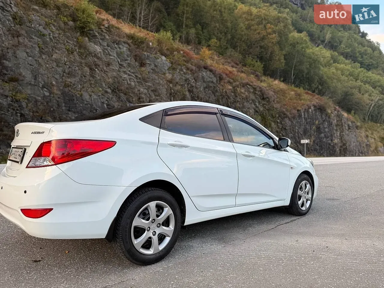 Hyundai Accent 2012 photo 4