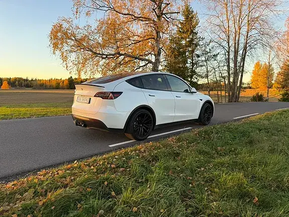 Tesla Model Y 2024 photo 5