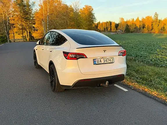 Tesla Model Y 2024 photo 4