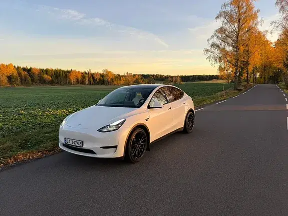 Tesla Model Y 2024 photo 2