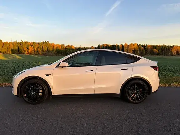 Tesla Model Y 2024 photo 3