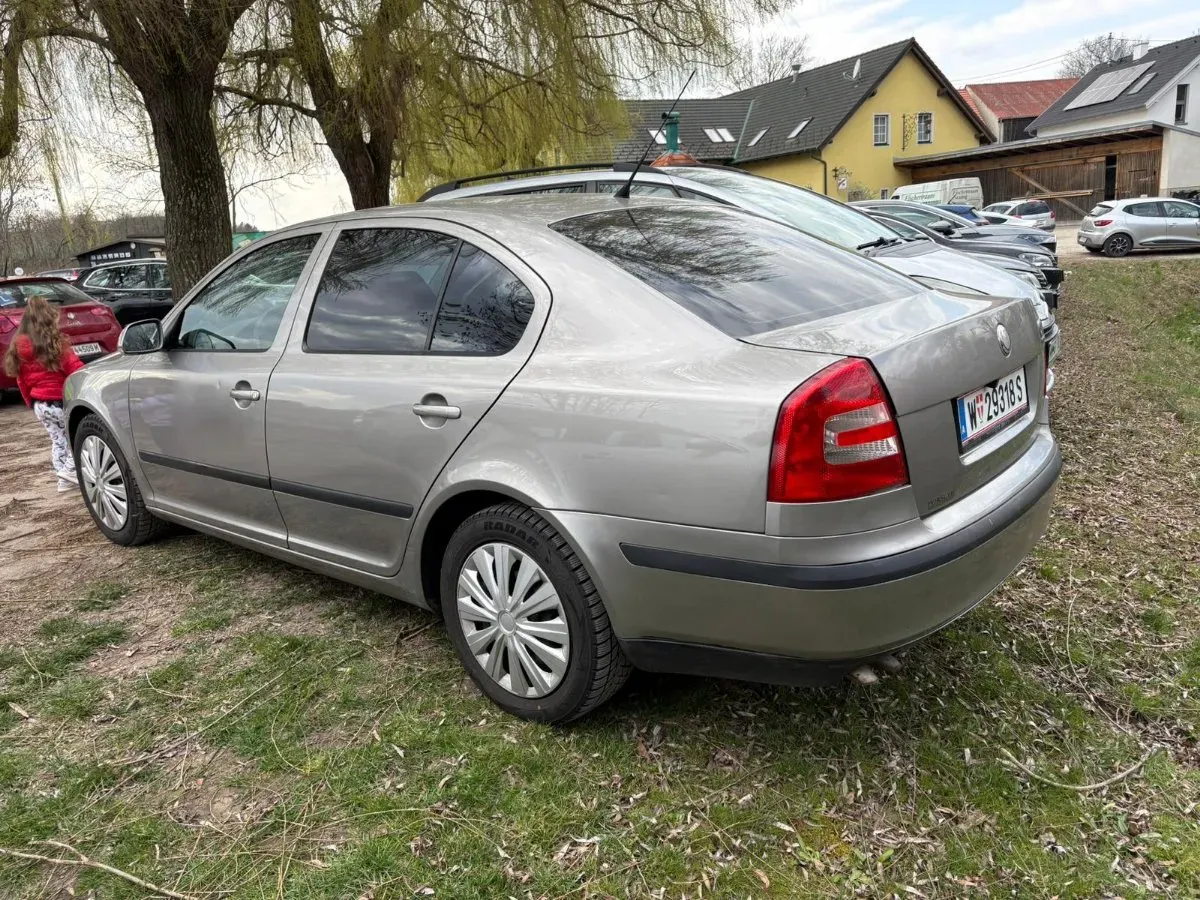 Skoda Octavia 2007 photo 2