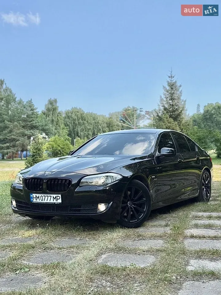 BMW 5 Series 2012 photo 2