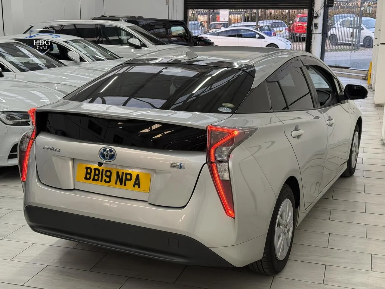 Toyota Prius 2019 photo 2