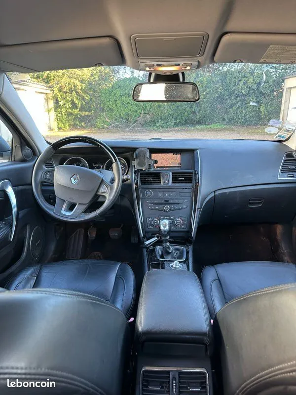 Renault Latitude 2012 photo 2