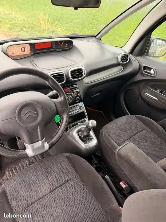 Citroen C3 Picasso 2010 photo 2