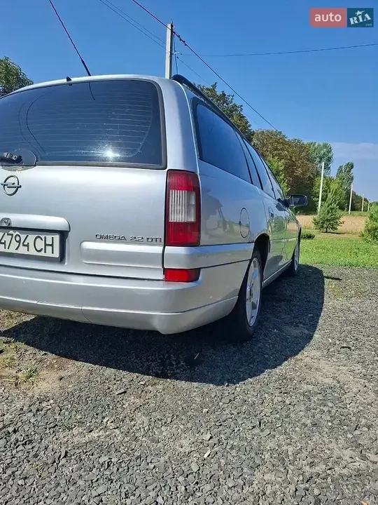 Opel Omega 2002 photo 2