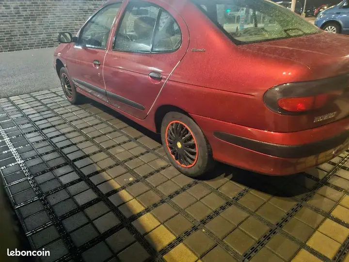 Renault Megane 1997 photo 2