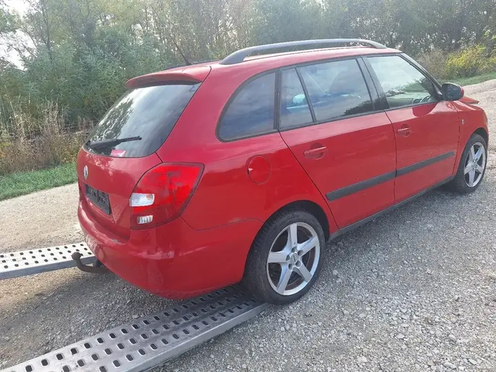 Skoda Fabia 2008 photo 2