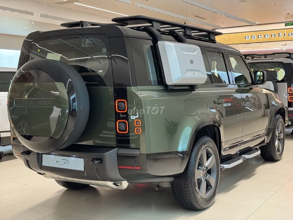 Land Rover Defender 2026 photo 3