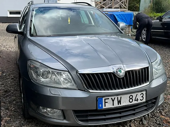 Skoda Octavia 2012 photo 2