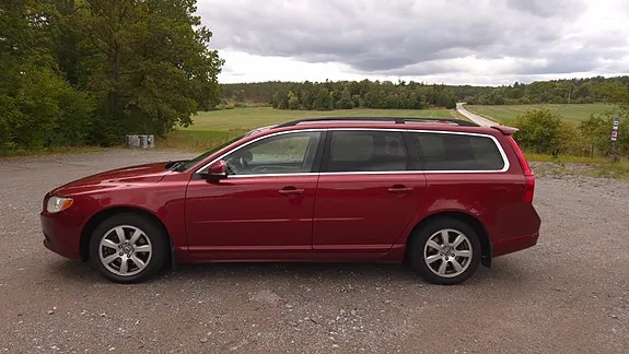 Volvo V70 2012 photo 2