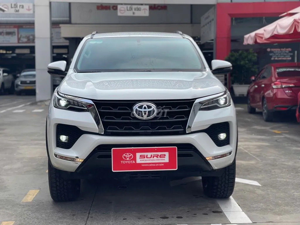 Toyota Fortuner 2022 photo 3