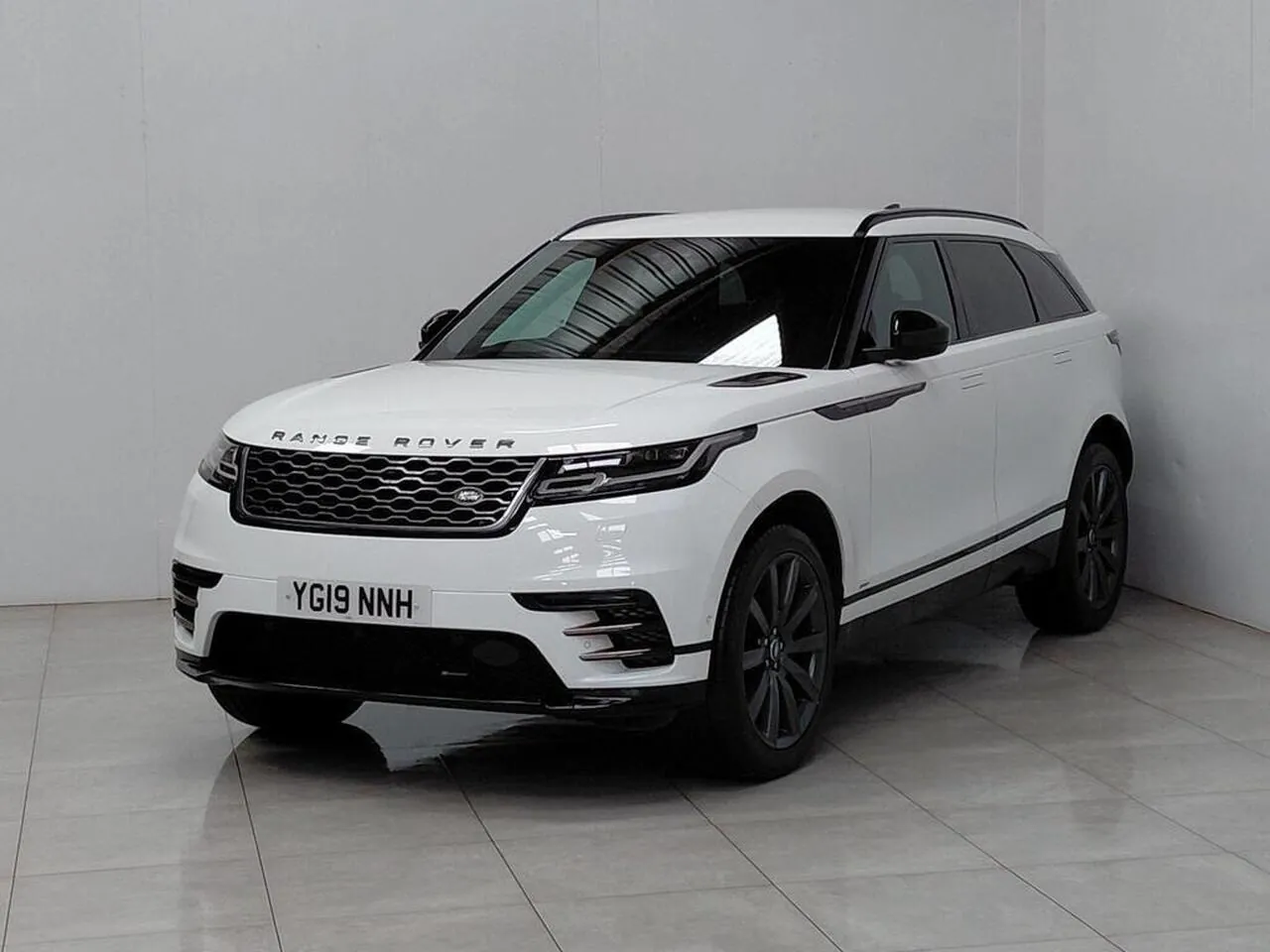 Land Rover Range Rover Velar 2019 photo 2