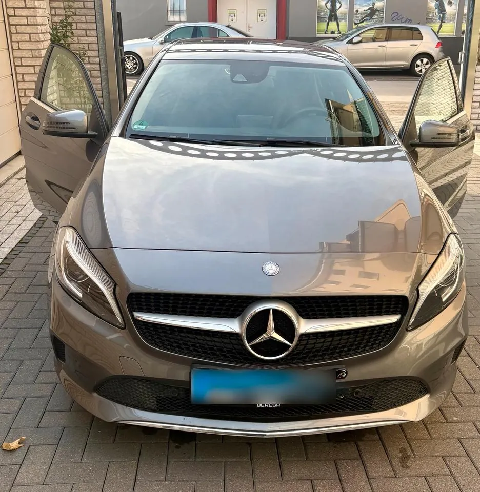 Mercedes-Benz A180