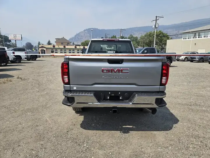 GMC Sierra 3500Hd 2026 photo 4