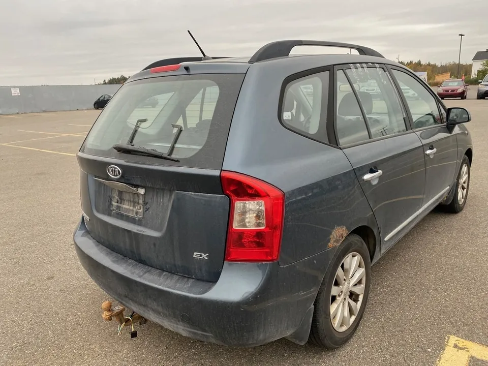 Kia Rondo 2010 photo 3