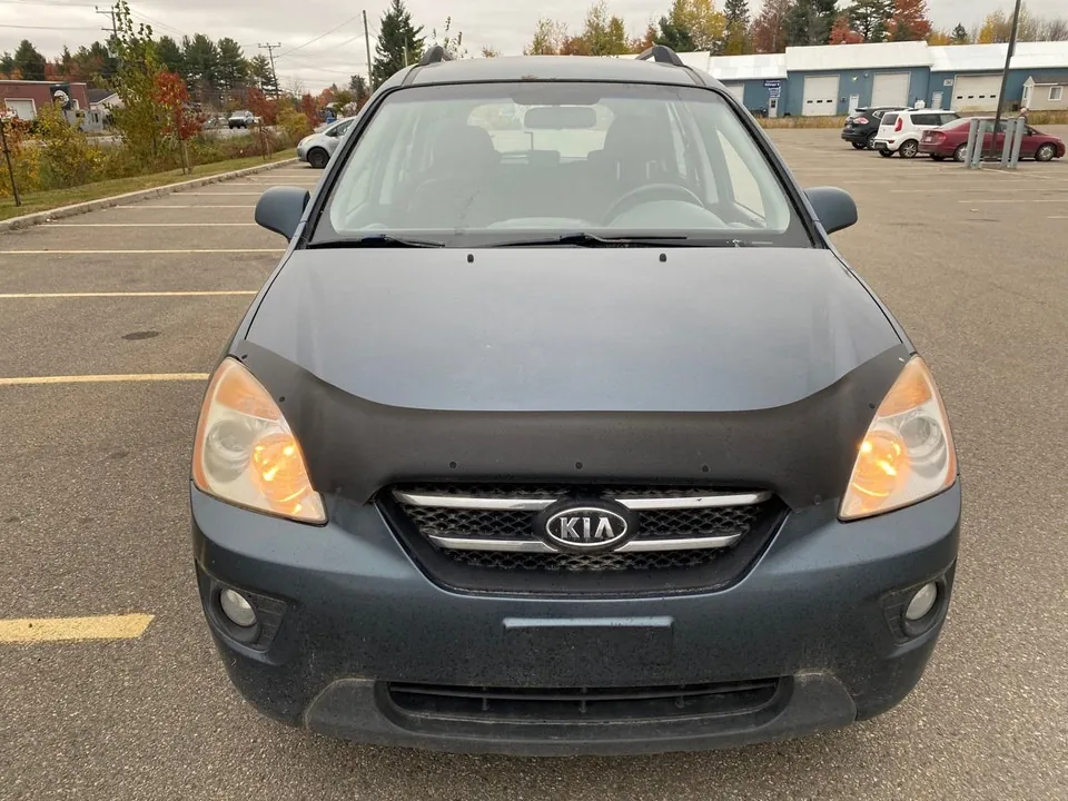 Kia Rondo 2010 photo 5