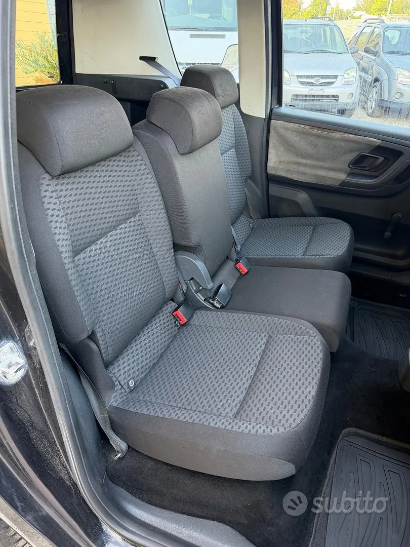 Skoda Roomster 2012 photo 5