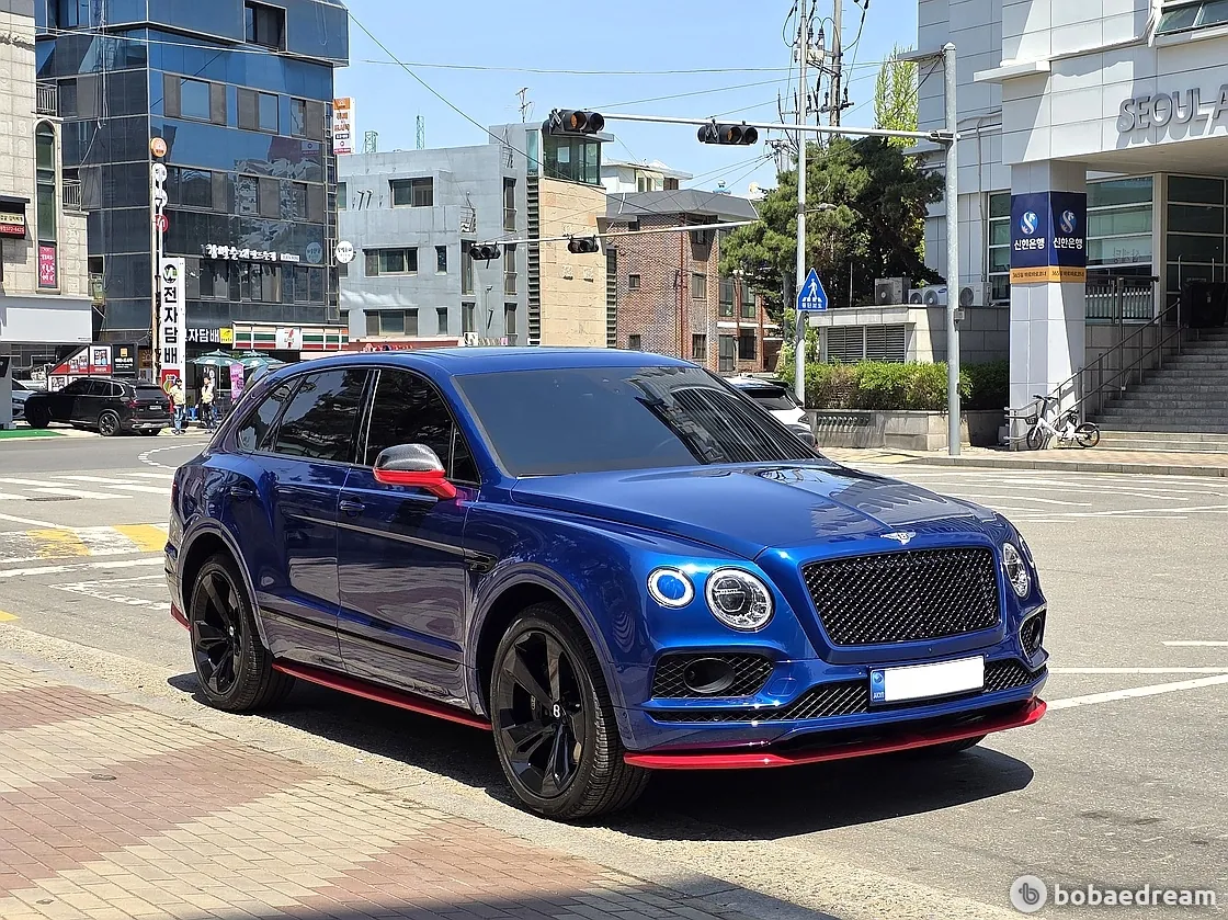 Bentley Bentayga 2018 photo 2