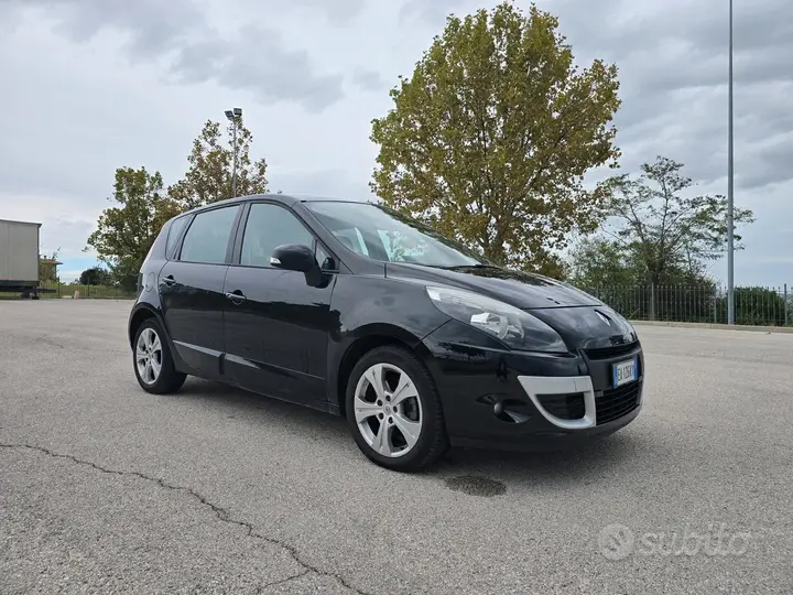 Renault Scenic 2011 photo 2
