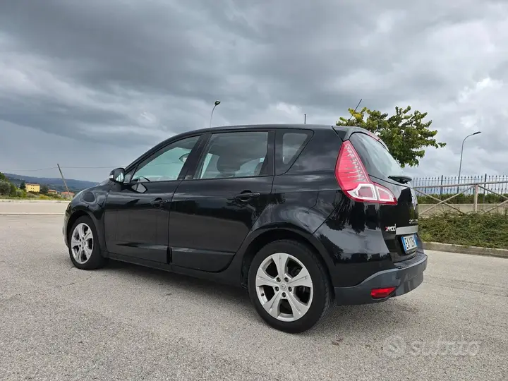 Renault Scenic 2011 photo 3