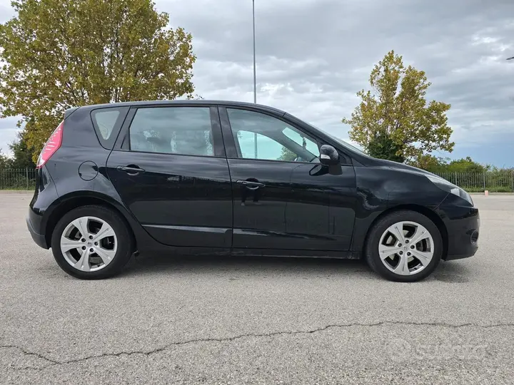 Renault Scenic 2011 photo 4