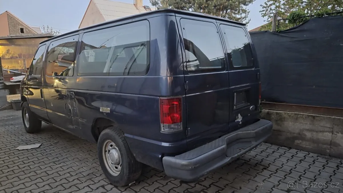Ford E150 Econoline 2005 photo 2