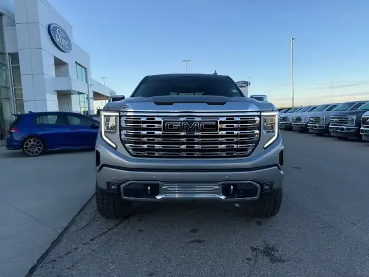 GMC Sierra 1500 2025 photo 2