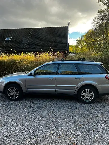 Subaru Outback 2009 photo 2
