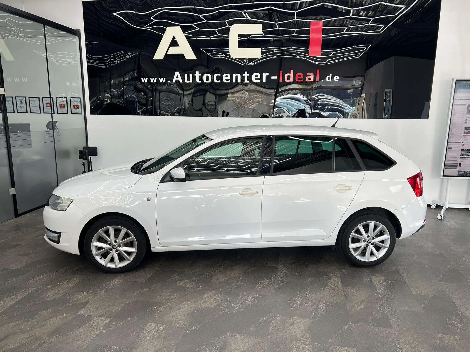 Skoda Rapid Spaceback 2014 photo 5